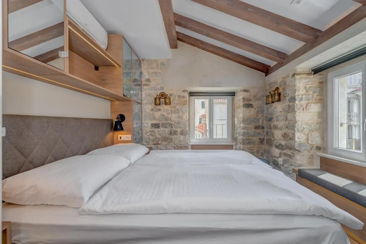 Palace Luxury Retreat Split 0*,